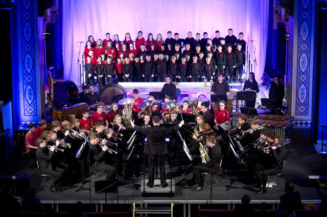 29416 271 668x445 Spring Concert in Aid of Refugees